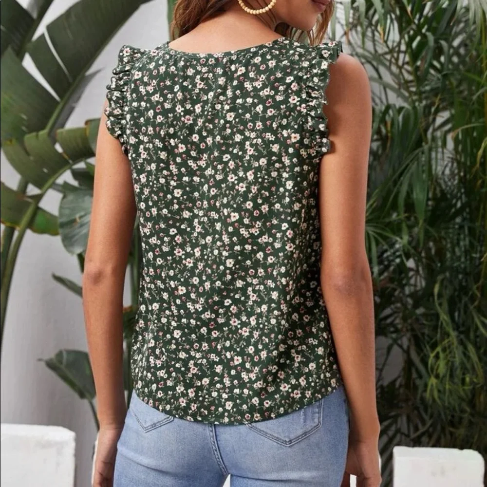 New Ruffle trim ditsy floral top - Picture 2 of 6